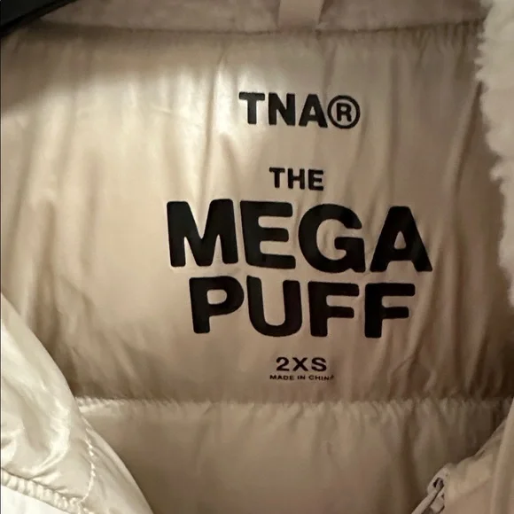 Aritzia TNA mega puff ivory Sherpa xxs like new - Picture 3 of 5